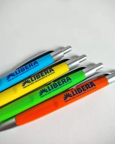 Bolígrafos marcados con tampografía